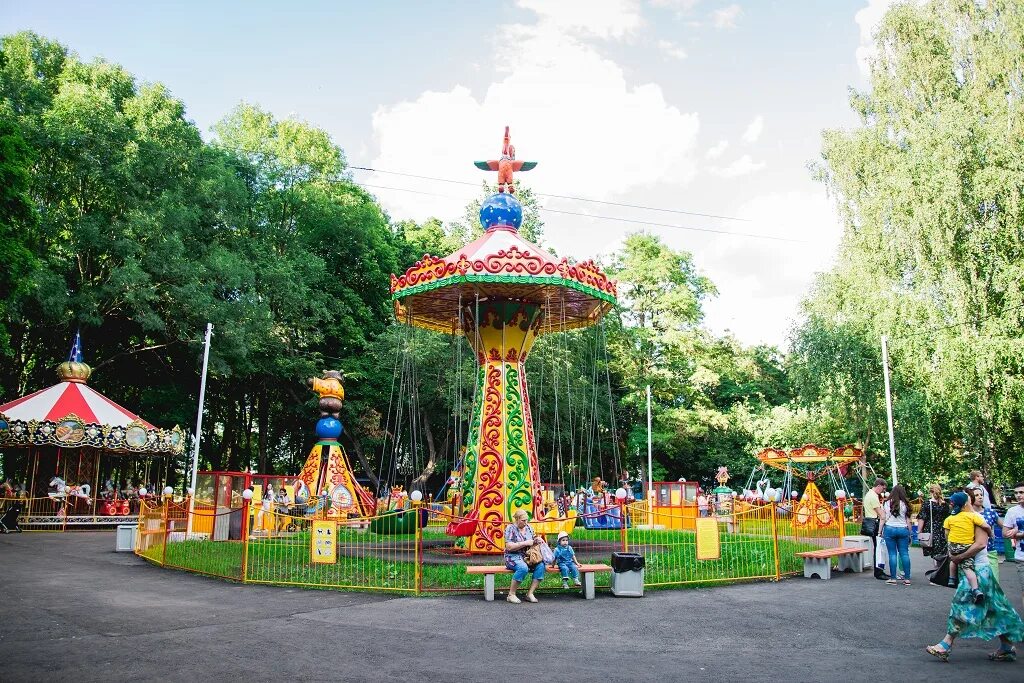 Старый парк аттракционов. Парк аттракционов старый Оскол. Парк аттракционов Жемчужина Липецк. Парк аттракционов старый Оскол бульвар дружбы. Старый Оскол парк аттракционов в зоопарке.