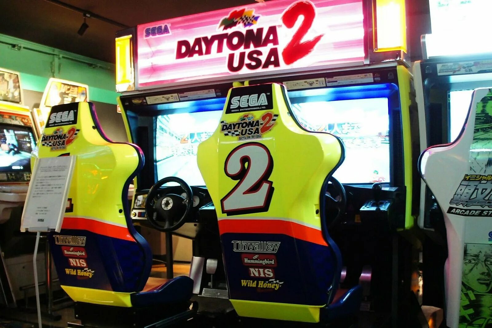 Us 2 25. Daytona USA 2. Игровой автомат Daytona USA. Дайтона 2 игровой автомат. Daytona USA 2 автомат.