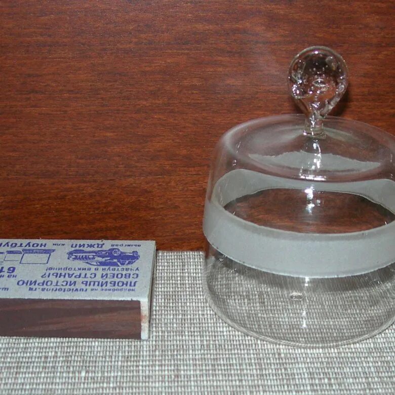 Крышку стеклянную притертую. Тампонница стеклянная 250 мл с притертой крышкой. Склянки для хранения реактивов 10-50 мл. Склянка 250 мл с притертой пробкой. Склянка для реактивов на 30 мл.