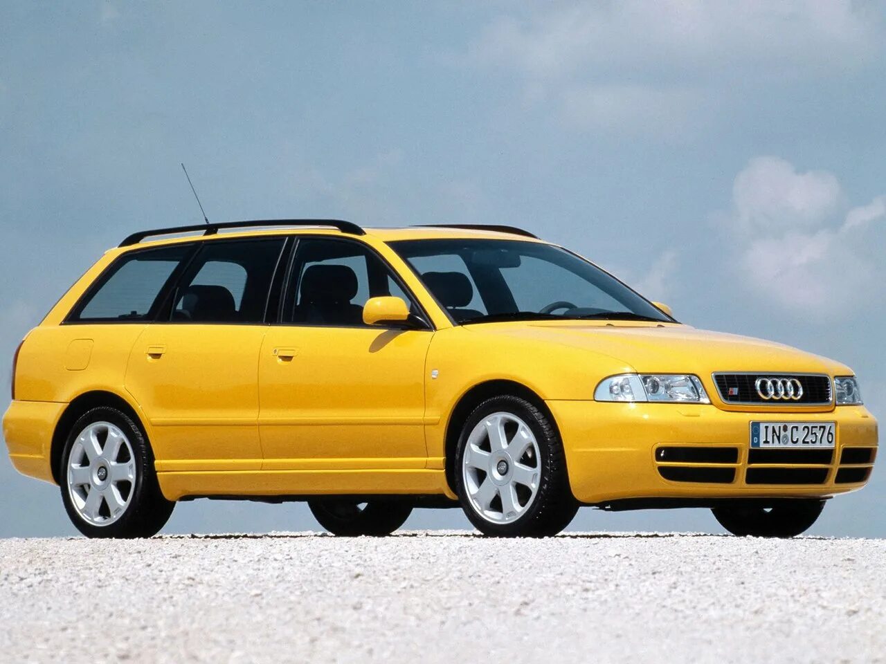 Ауди б5 универсал купить. Audi s4 универсал. Ауди а4 b5 универсал. Audi a4 b4 универсал. Ауди а4 1997 универсал.