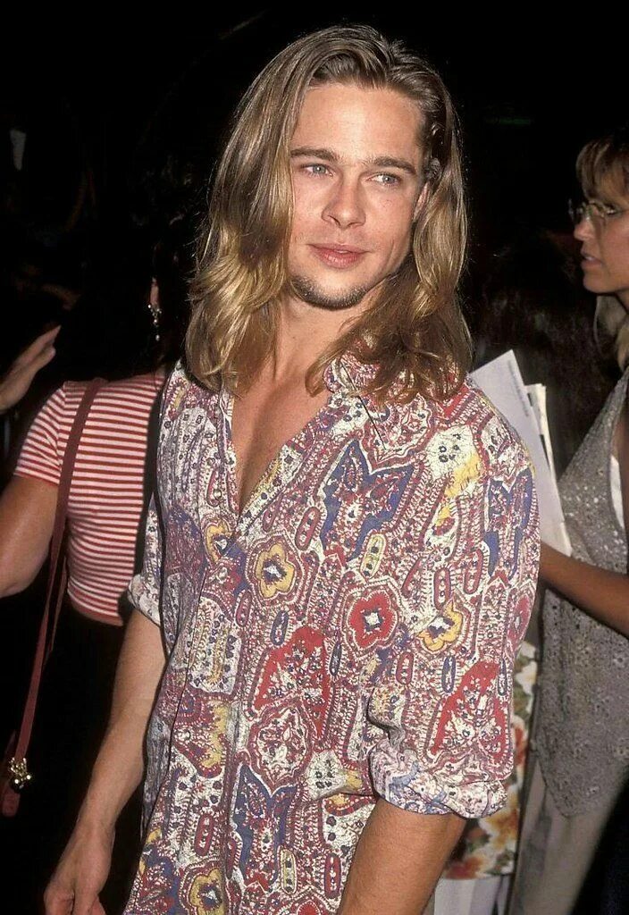 Брэд Питт 1993. Бред питдлинные волосы. Брэд Питт (Brad Pitt) длинные волосы. Брэд Питт с длинными волосами. Брэд питт волосы