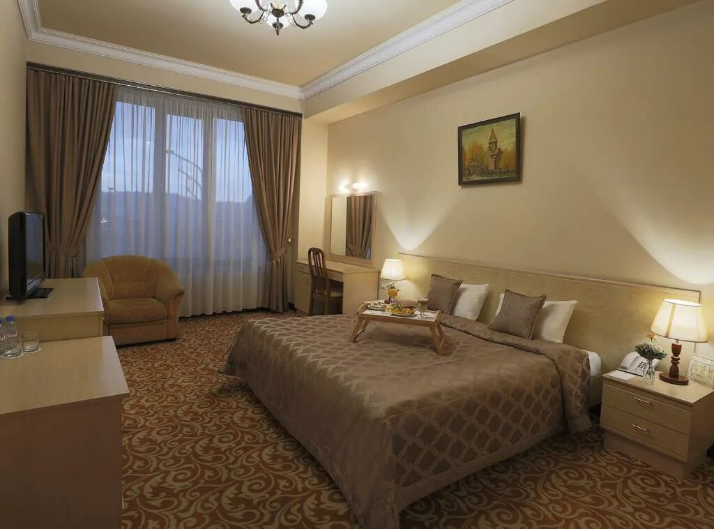 Ереван отели отзывы. Metropol Hotel Yerevan. Гостиница Метрополь Армения. Отель Metropol 4* Ереван. Армения Metropol Hotel 4 Ереван Армения.