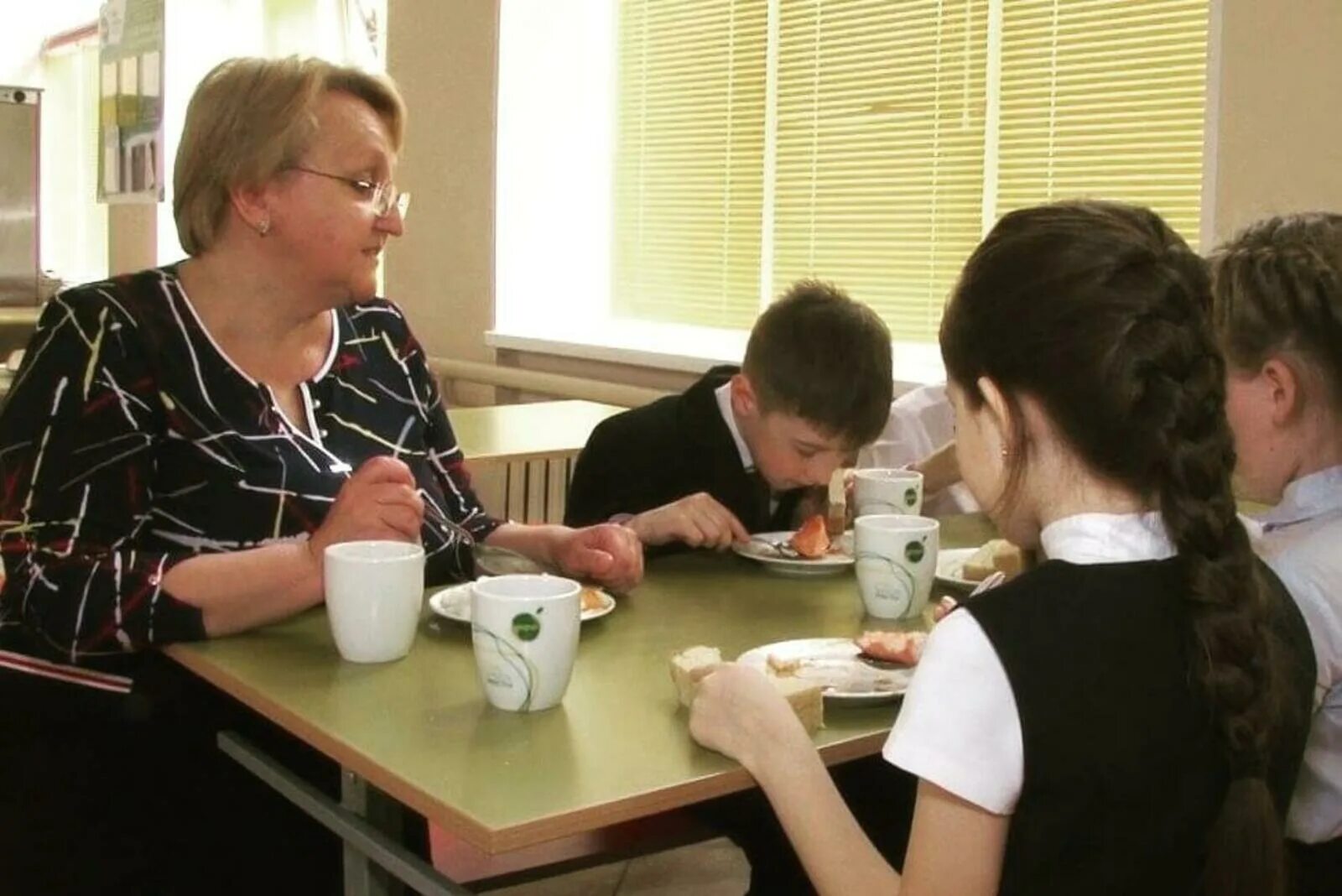 Директор школы 98 уфа. Директор школы уфа. Директор 71 школы уфа. Школа 112 уфа учителя. Директор у3емской школы.