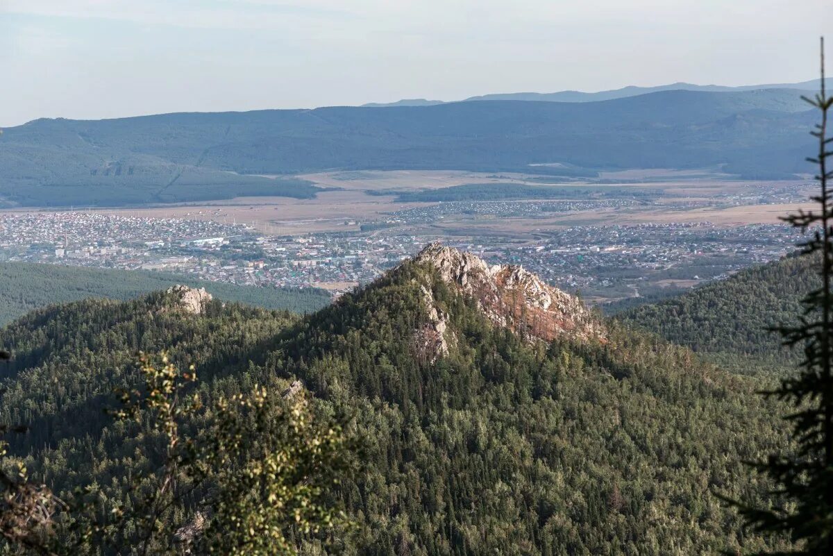 Белорецк 1. Гора Малиновка Белорецк. Гора малиновая, Белорецкий район. Гора малиновая Белорецк. Малиновые горы Башкортостан.