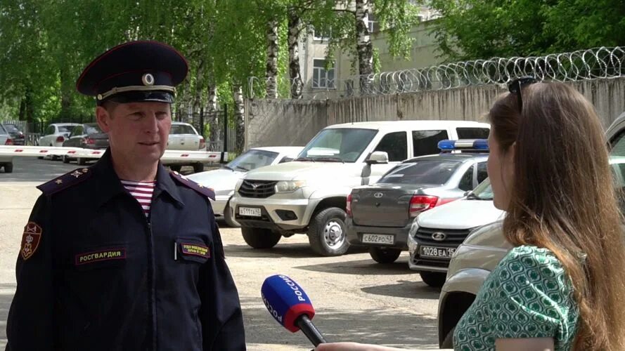 Охрана квартиры росгвардией в москве. Белая машина рос гвардия фото в москве. Фгуп охрана росгвардия форма одежды. Форма росгвардии патрульная. Охрана квартиры росгвардией в москве.