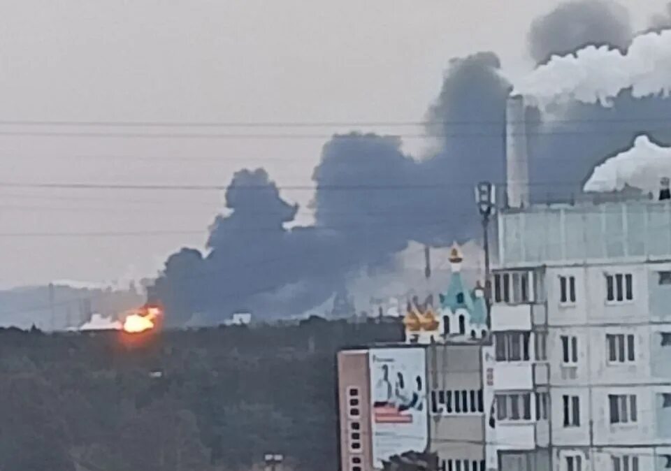 Пожар в ангарске 23. Пожар на славянском нпз. Пожар на нефтехранилище в ангарске. Пожар на ангарской. Пожар в ангарске 23.