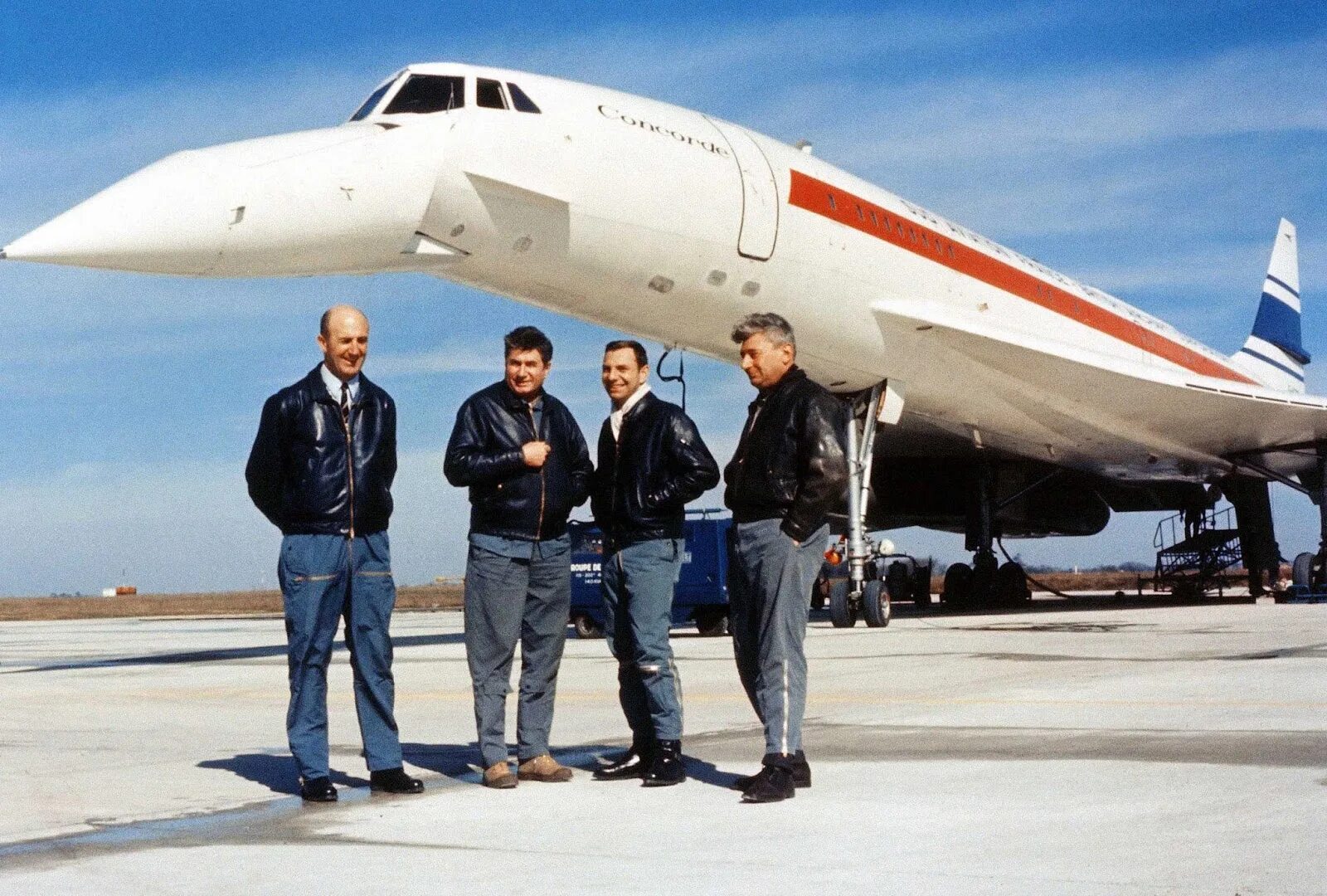 Конкорд 1969. Конкорд самолет 1992. Конкорд первый полет. Экипаж 1979 Конкорд. Самолет без экипажа