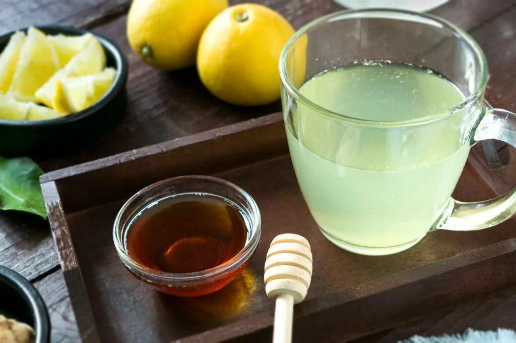 Чай с лимоном. Медовая вода. Чай с лимоном и медом. Зеленый чай с лимоном. Пейте зеленый чай лимоном