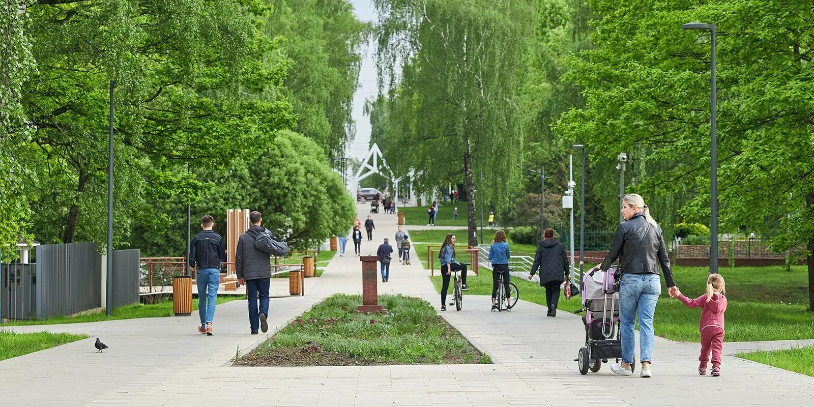 Лианозовский парк Москва. Лианозовский ландшафтный парк. Лианозово район парк. Парки Москвы Лианозово парк.