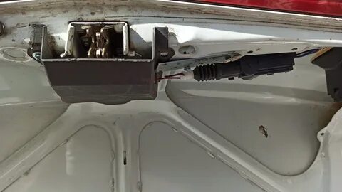Замок багажника 2110