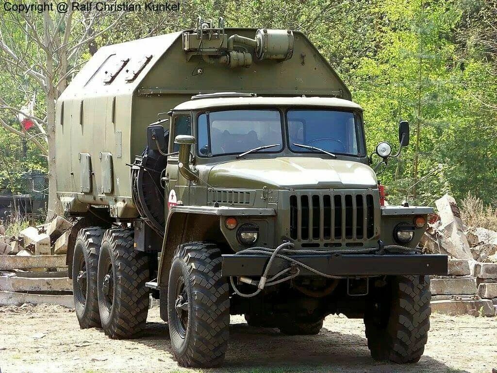 Военный грузовой автомобиль. Армейский «Урал-4320» кунг. Урал 4320 Эд 16. Урал-4320 4*4. Урал 4320 кунг военных.