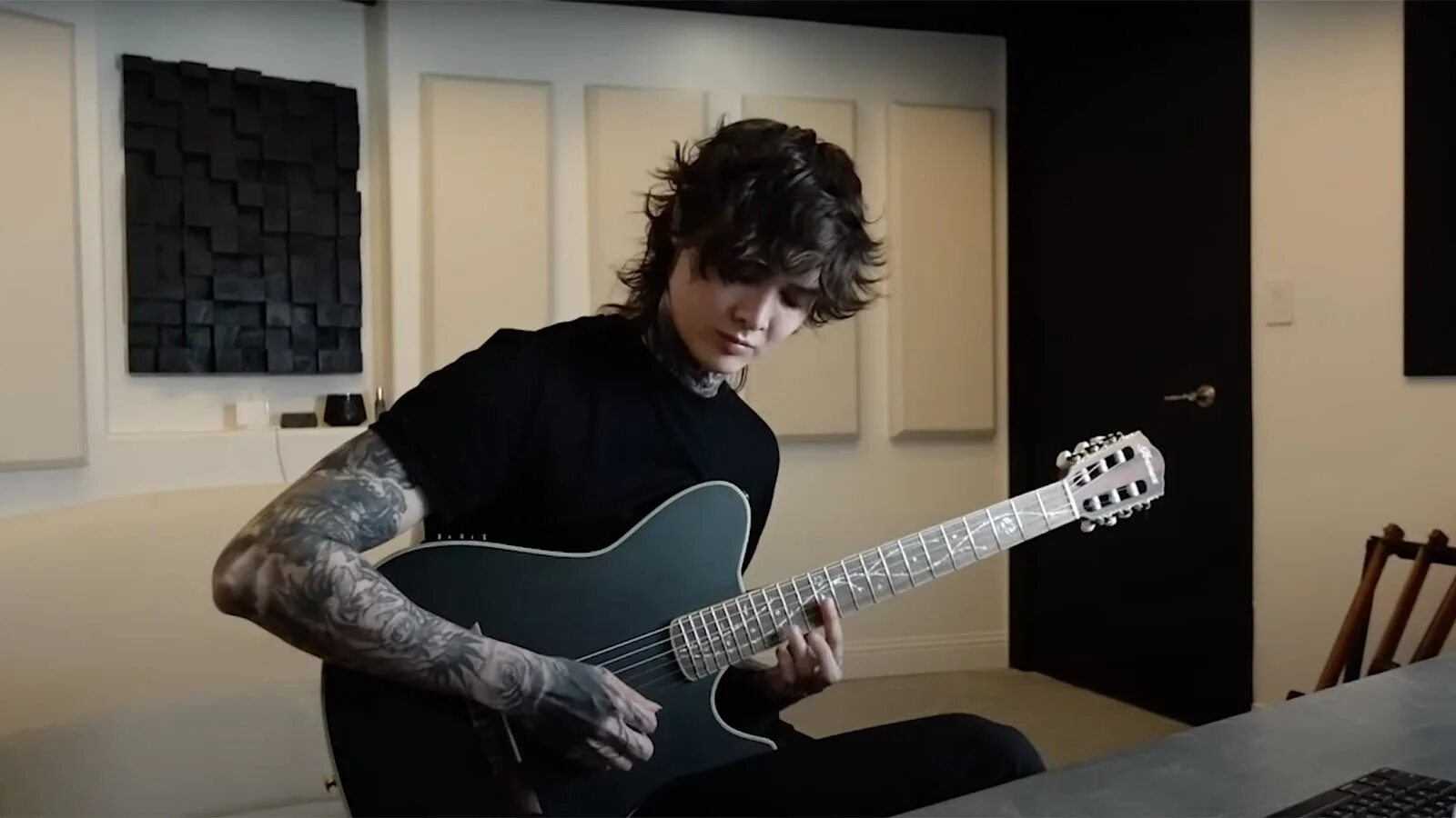 Полифия. Тим Хенсон Polyphia. Тим Хенсон 2022. Тим Хенсон playing God. Tim Henson Polyphia Guitar.