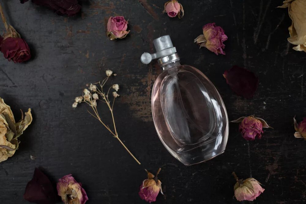 что видят духи. духи и цветы. уйдите духи. сон духи нюхать. красивые духи.