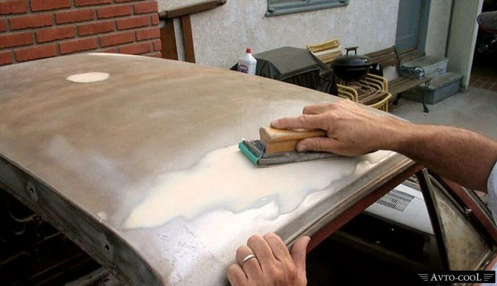 Наждачка для ремонта кузова автомобиля. Шпаклёвка для автомобиля. Наждачка для подготовки к покраске. Наждачка под покраску авто. Загрунтованная машина.