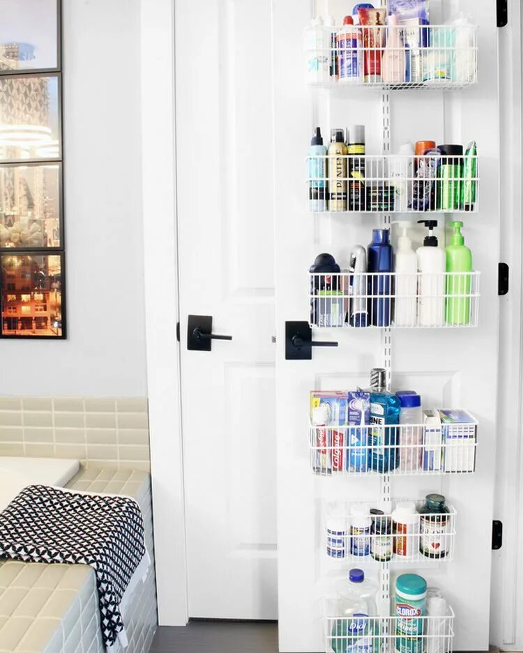 полка для бытовой химии. полка на дверцу шкафа. полки на дверь. хранение на двери шкафа. хранение на дверце шкафа.