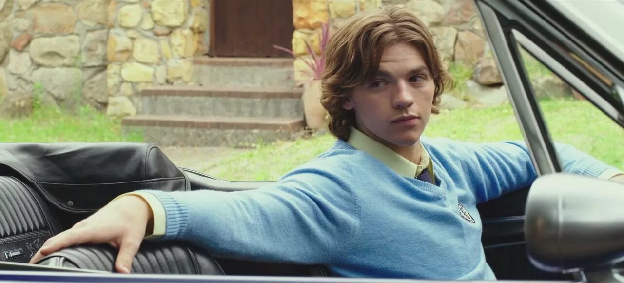 Нососовое кровотечение. Футболка бухать. Мин хо stray kids. Человека из деревни можно вытащить деревню из человека. Задумчивый мужчина.