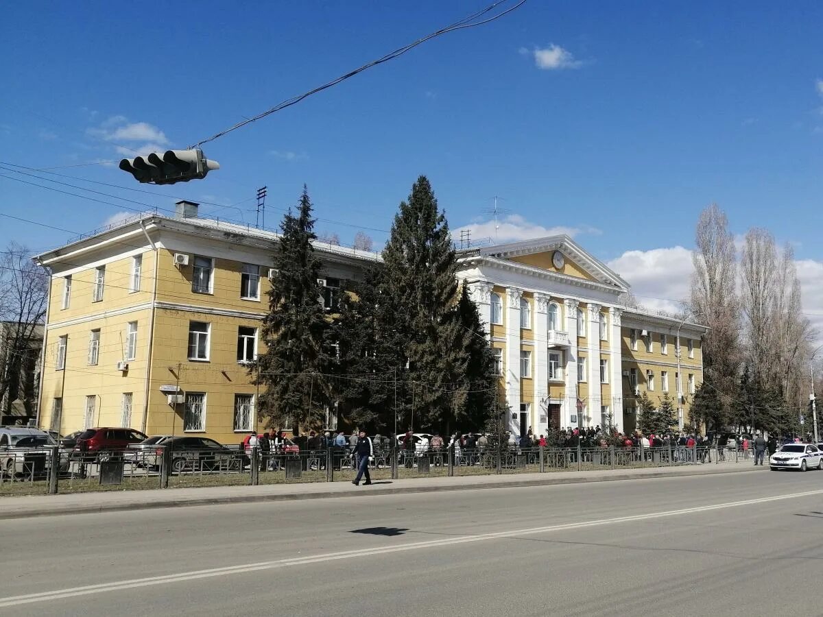 Сайт администрации саратова заводской район. Администрация города Саратов заводской район. Здание администрации заводского района Саратов. Администрация заводского района города Саратова. Администрация Октябрьского района Саратов.