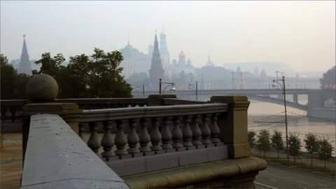 На красной площади будто сквозь туман