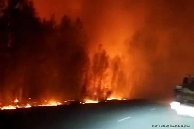 Дтп в вязниковском районе. Сгорела фура на трассе м11. Пожар на трассе сегодня. Курган екатеринбург пожар. Горящий автомобиль.