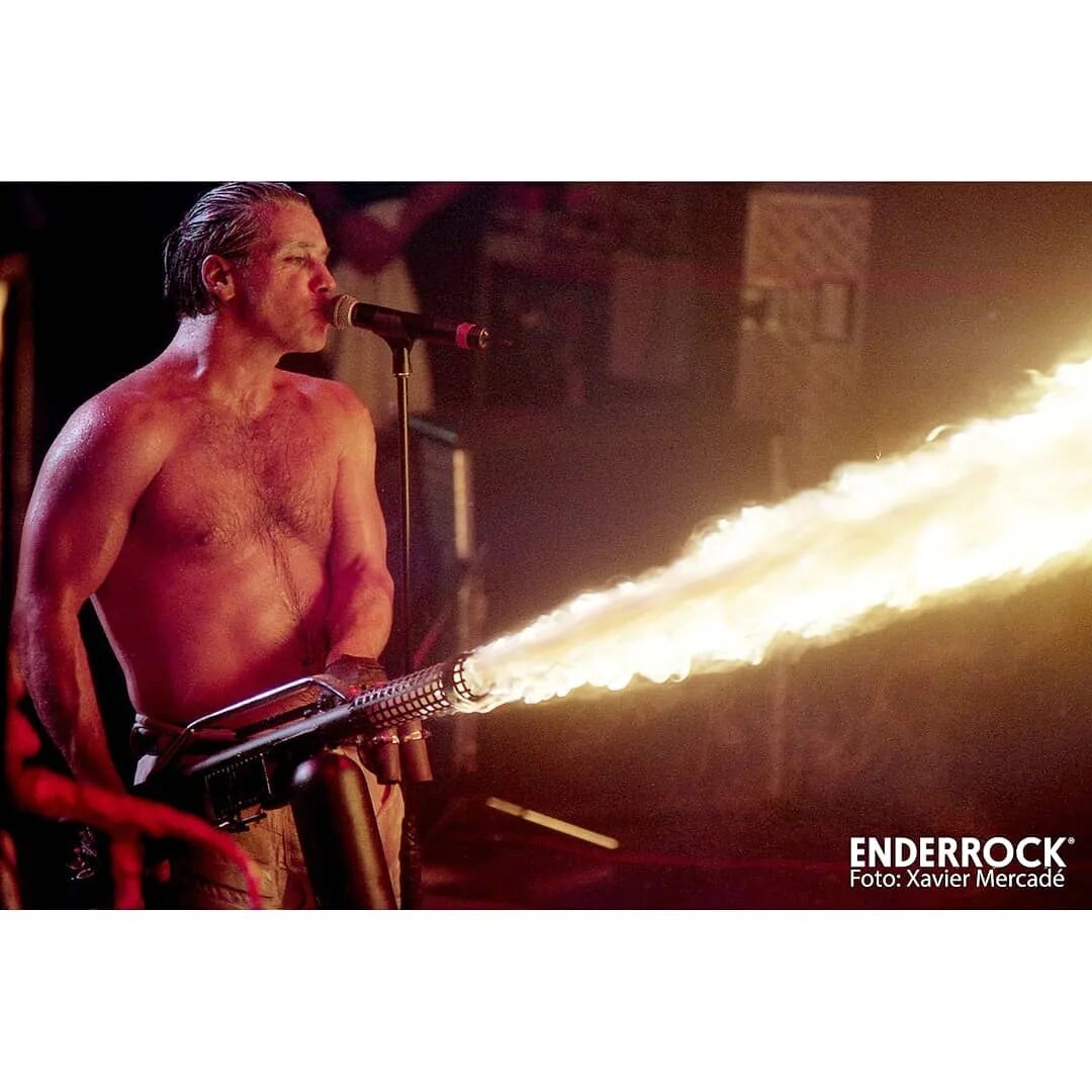 Till the end тилль линдеманн. Тилль линдеманн 2025. rammstein тилль линдеманн 1998. тилль линдеманн 2000. тилль линдеманн rammstein 1997.