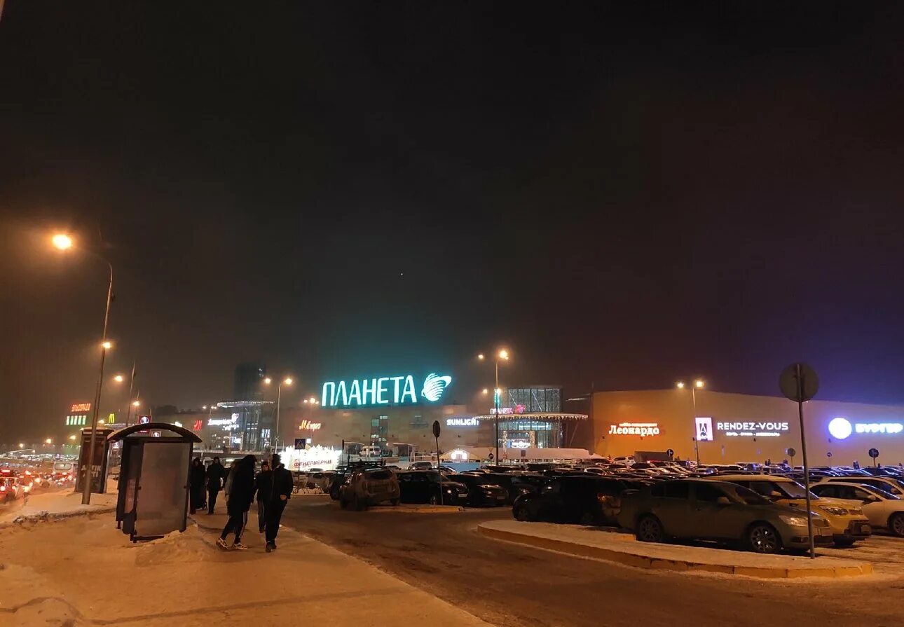 Сегодня ночью в уфе. Планета уфа торговый центр. уфа трц планета ночью. планета тц уфа ночь. уфа зимой трц планета.