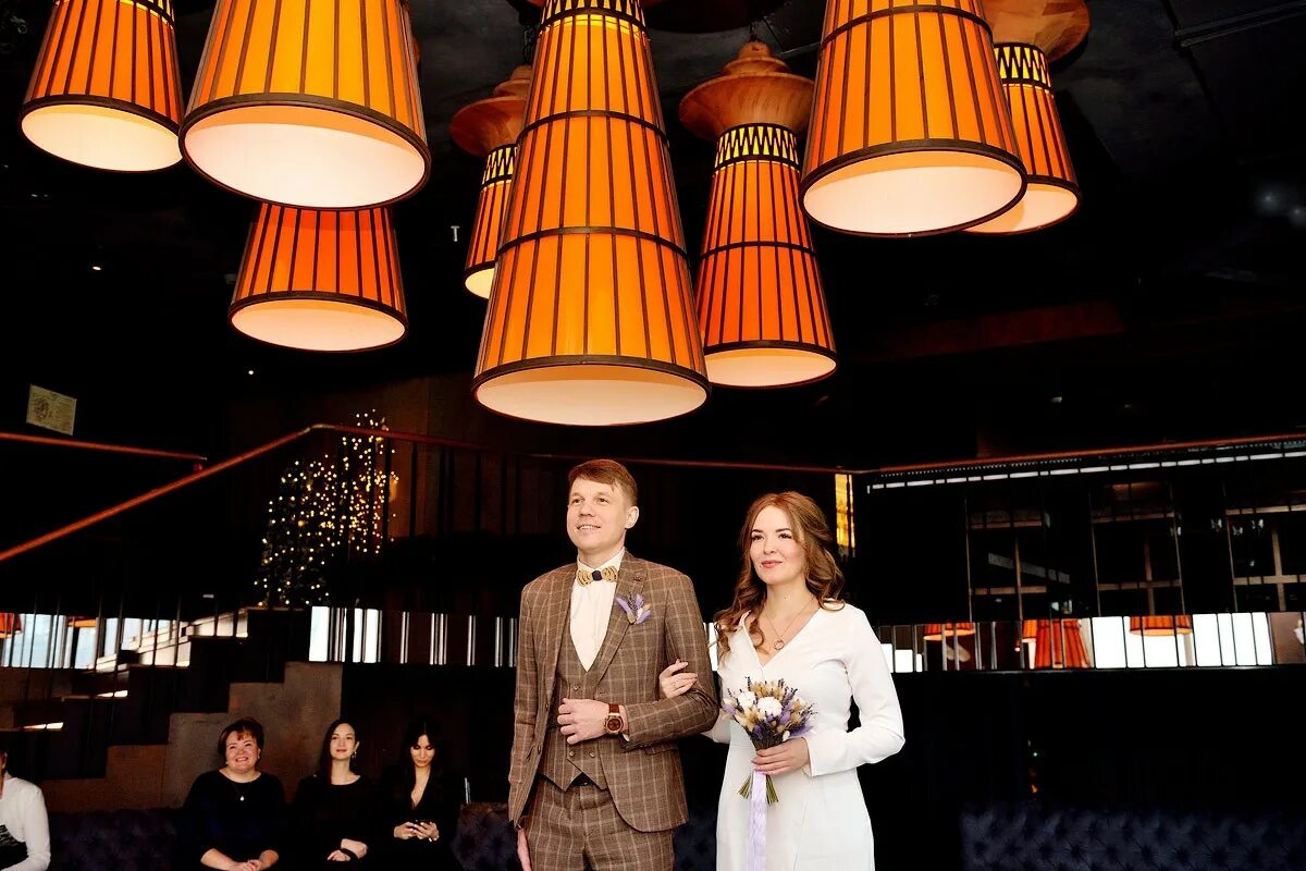 Ресторан бердс в башне око. Ресторан бердс в москва сити. Бар в москва сити birds. Ресторан бердс в башне око москва сити. Загс birds башня око.