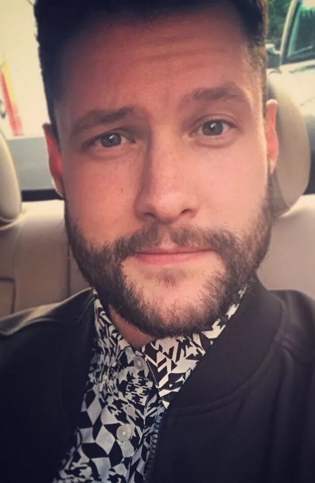 Calum scott where. Calum scott boyfriend. calum scott со своей половиной. calum scott мужчина или женщина. калум скот ве а ю.