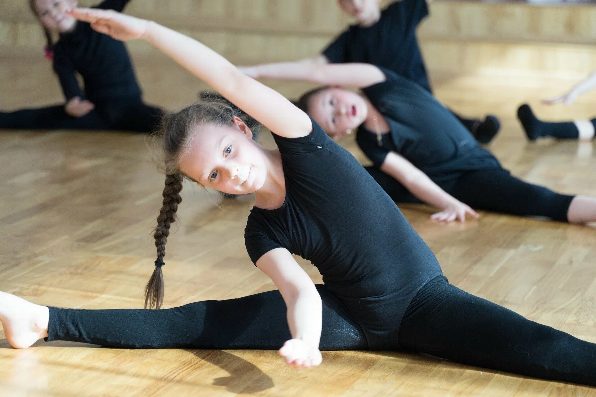 Студия танцев для начинающих. Гимнастика. Занятия по гимнастике для детей. Хореография для детей. Занятия по хореографии.