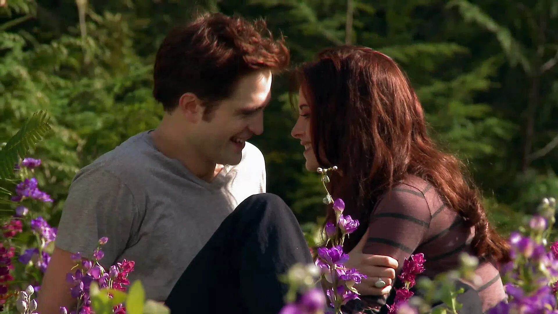 Сумерки рассвет 1 хороший качество. Сумерки 1 и 2 часть. сумерки сага рассвет часть 1. сумерки рассвет 2 кадры. сумерки сага рассвет часть 2 финал.