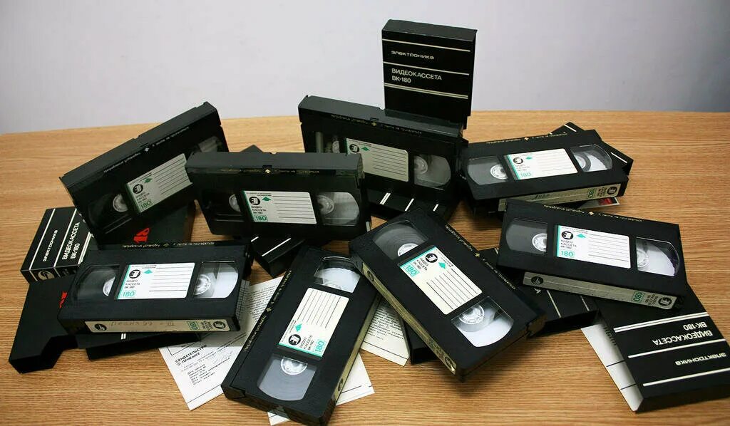 200 кассет. Видеокассета электроника ВК-180. Кассета для nv200. Видеокассеты VHS 80х производители. Оцифровка видеокассет.