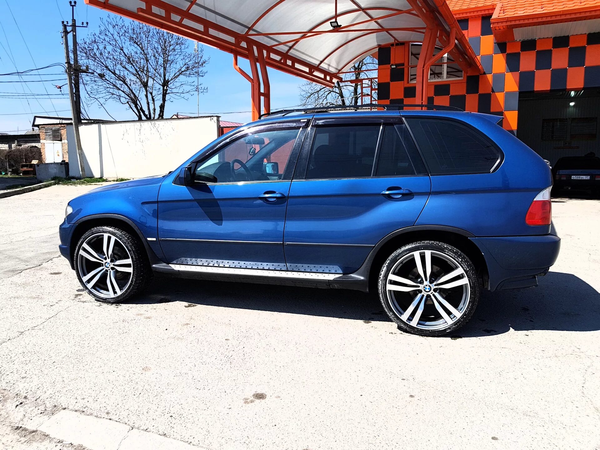 Шины бмв х5 е53. Диски BMW x5 e53 r19. BMW x5 e53 r22. BMW x5 e53 375 стиль. Диски r20 BMW x5 e53.