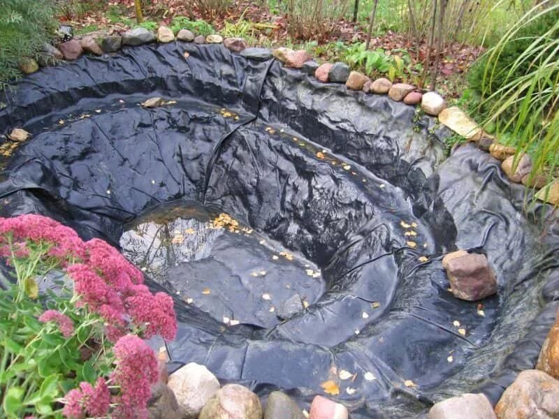 Огородный прудик. Водоем на участке. Пруд своими руками. Декоративный бассейн для дачи. Пруд на даче.