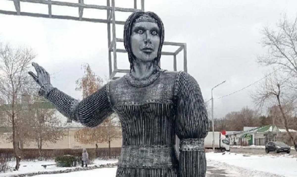 Памятник аленке в нововоронеже. Памятник алёнушке нововоронеж. Статуя аленушки в нововоронеже. Статуя аленки. Новая аленовка в нововоронеже памятник.