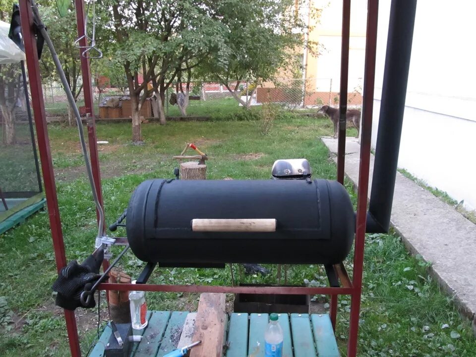 Мангал из баллона 27л. Мангал с автомобильного газового баллона. Коптильня из газового баллон на на 27л. Мангал с пропанового баллона с крышей. Мангал из газового балл.