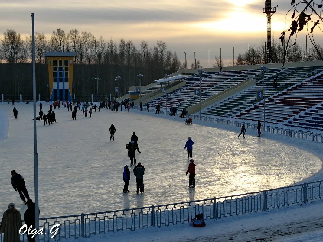 Город лесной стадион факел каток. Ижорец спортивно-оздоровительный комплекс. Каток факел лесной. Факел лесной свердловская область. Каток факел лесной.