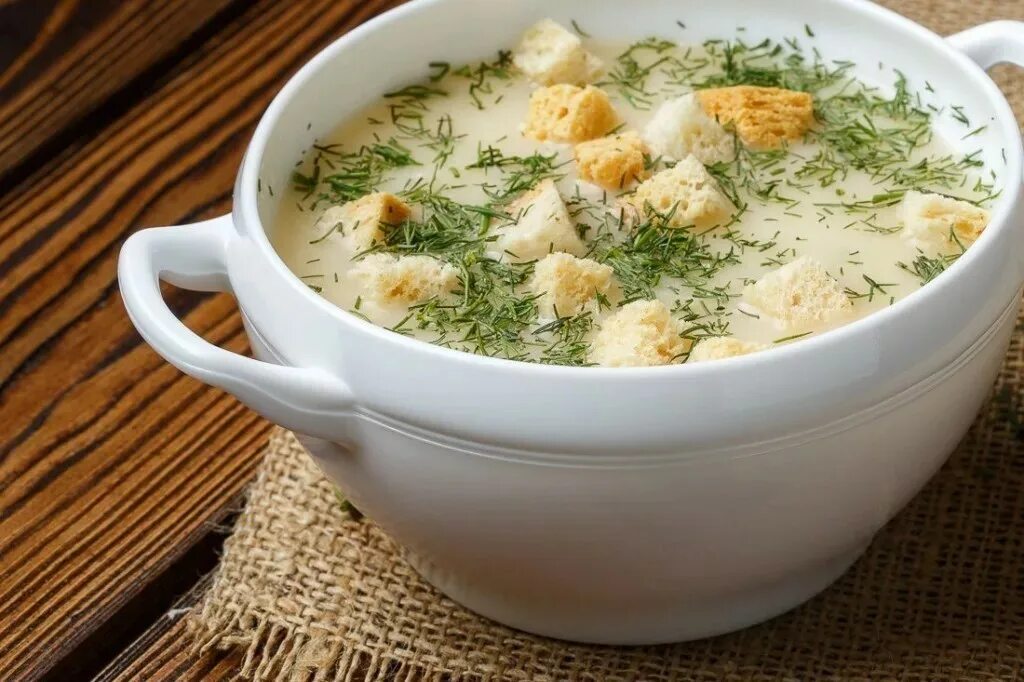 Сырный суп с плавленным сыром и сливками. Суп Романо сырный. Куриный суп с плавленным сыром. Куриный суп с плавленым сыром. Куриный сливочный суп с плавленным сыром.