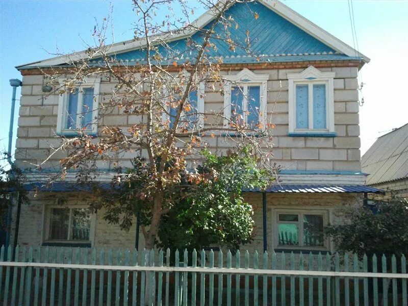 Дом г астрахань. Дом в астрахани. Двухэтажный дом в астрахани. Дом г астрахань. Продажный дом в астрахани.