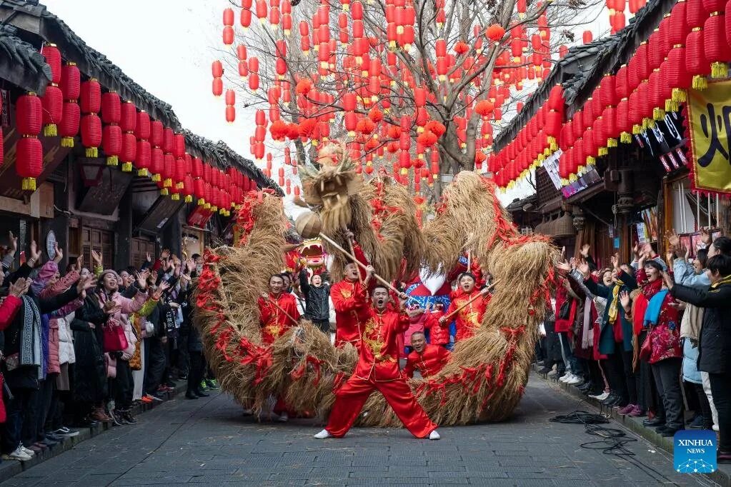 Праздник весны в Китае. Китайский новый год праздник весны. Праздник весны в Китае традиции. Китайский фестиваль.