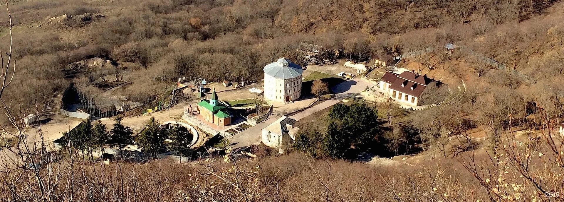 Гора бештау мужской монастырь пятигорск. Свято Успенский Второафонский монастырь Пятигорск. Мужской монастырь в Пятигорске на горе Бештау. Бештаугорский Второафонский Успенский мужской монастырь Пятигорск. Второафонский монастырь Бештау.