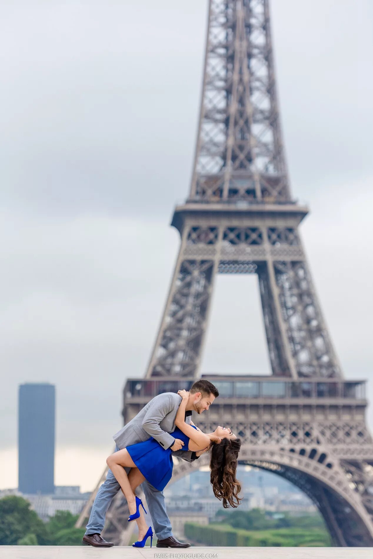 Эйфелева башня в Париже. «Девушка в Париже». Девушка у Эйфелевой башни. Фотосессия в Париже.