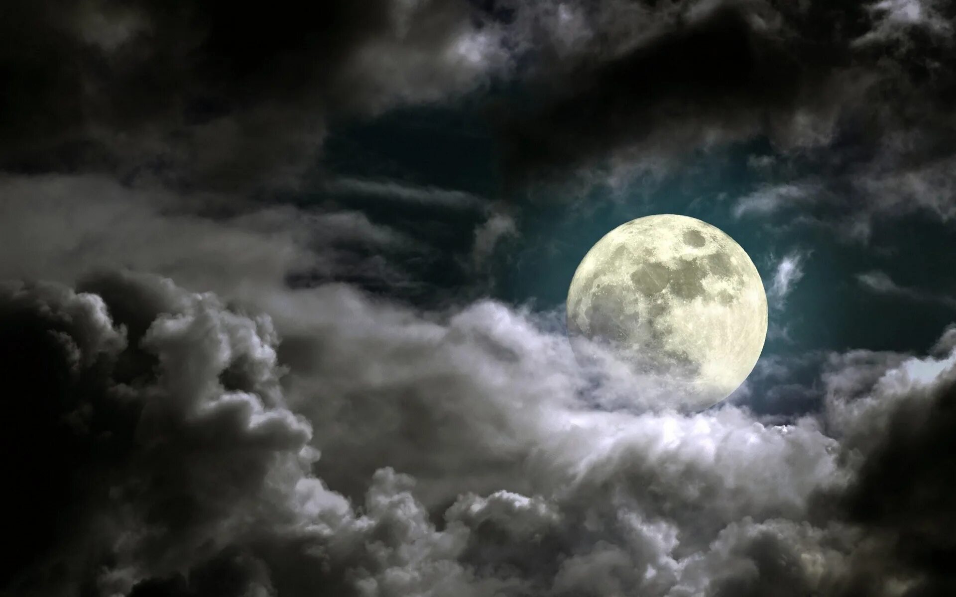 Лунное небо. Полнолуние. Луна в облаках. Ночное небо с луной. Descriptions lua