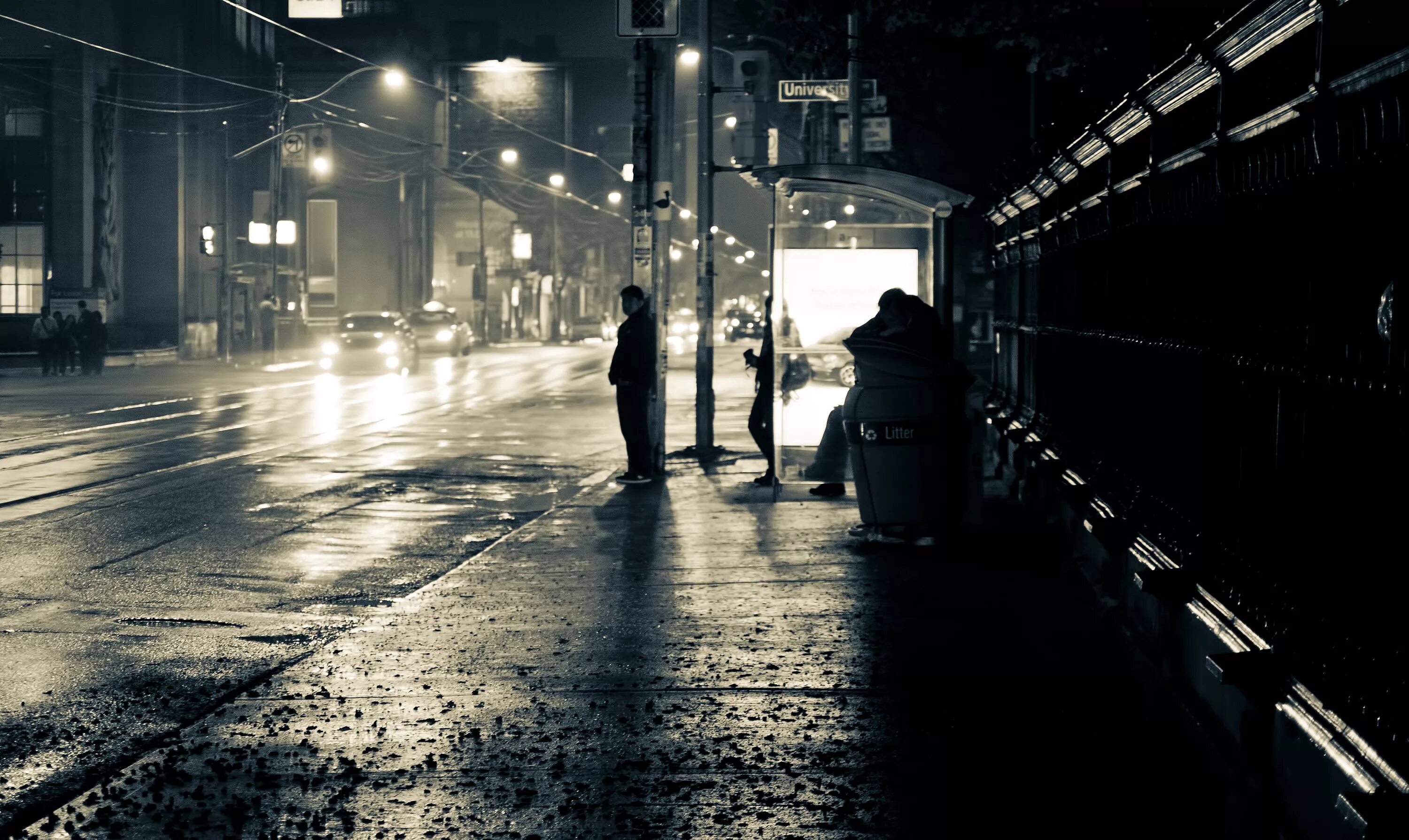 Запутались мы в городах. Одинокий город. Дождь ночью. Дождливая ночь. Автобусная остановка дождь.