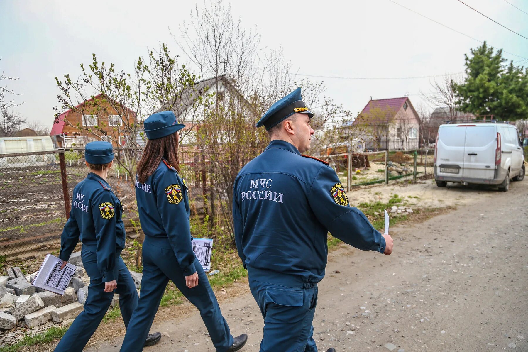 Сотрудник МЧС. Пожарный надзор. Сотрудники МЧС России. МЧС Курган.