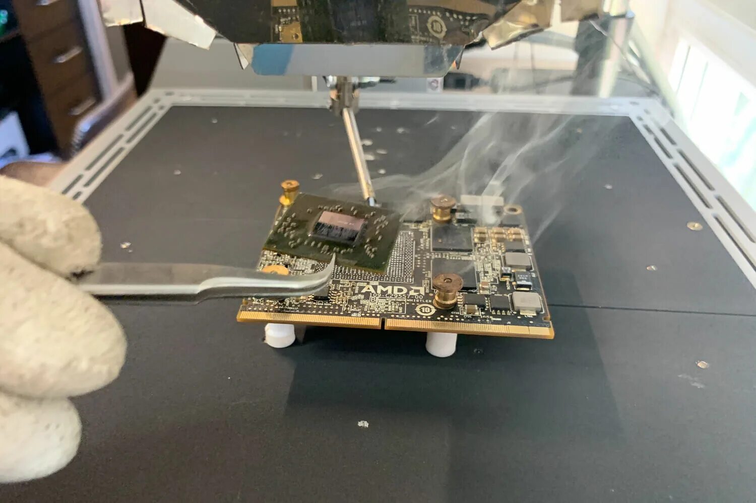 Ошибка imac. Видеочип imac. отвал видеочипа. imac замена видеочипа. усики на процессоре отвечающие за монитор.