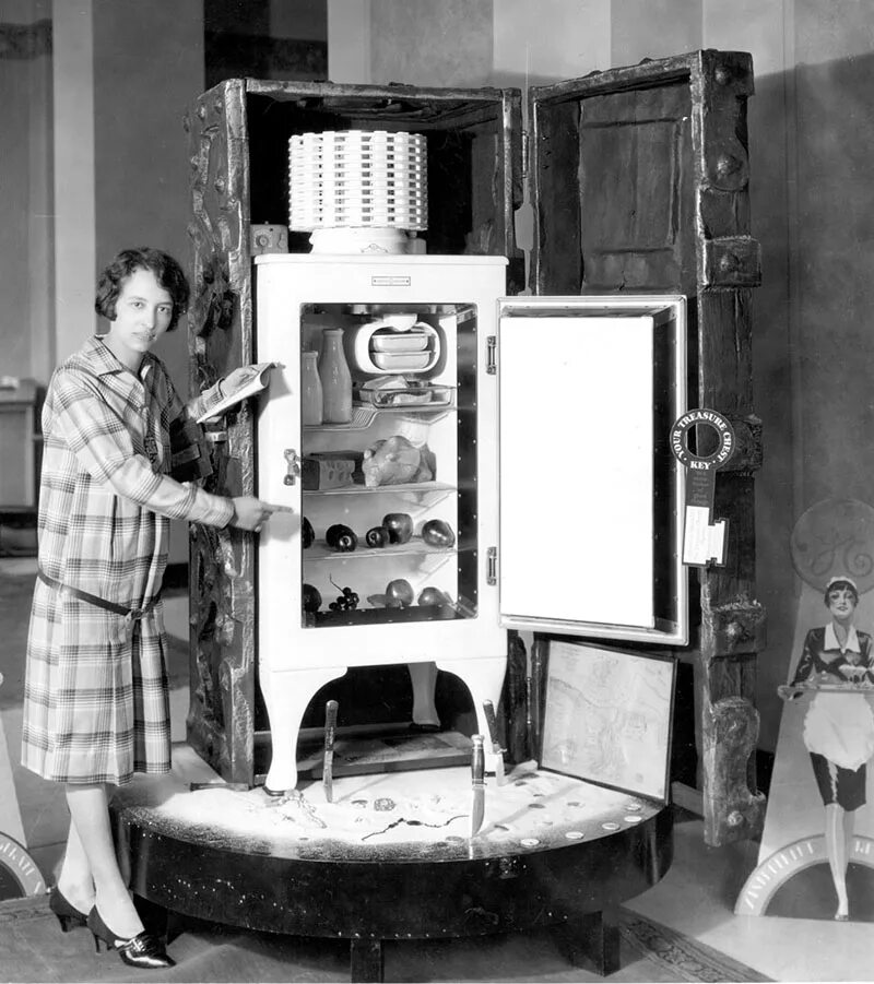 Холодильник monitor-top 1927. Холодильник monitor-top 1927. 1926 холодильник кристиан стинструп. Первые холодильники 19 века. Холодильник monitor-top 1927.
