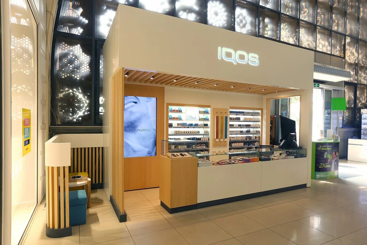 Фирменный магазин айкос. Айкос в помещении. Iqos модель 250. 1. Iqos store.
