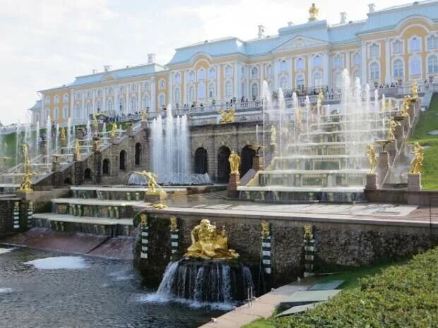 Петергоф дворик. Петергоф, двор петра. петров двор в петергофе. китайский дворик в петергофе. барский дворик петергоф.