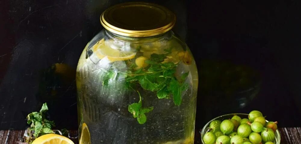 Компот с крыжовником мохито на зиму мятой. Компот из крыжовника мохито. крыжовник мята лимон мохито. мохито из крыжовника с лимоном и мятой. компот мохито из крыжовника с мятой.