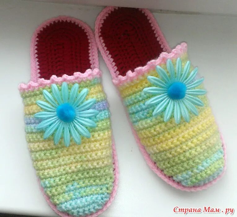 Вязаные тапки шлепки крючком. Тапочки sideways slipper. Тапочки василисы жолтиковой. Шлепки крючком на войлочной. Шлепанцы на войлочной подошве.