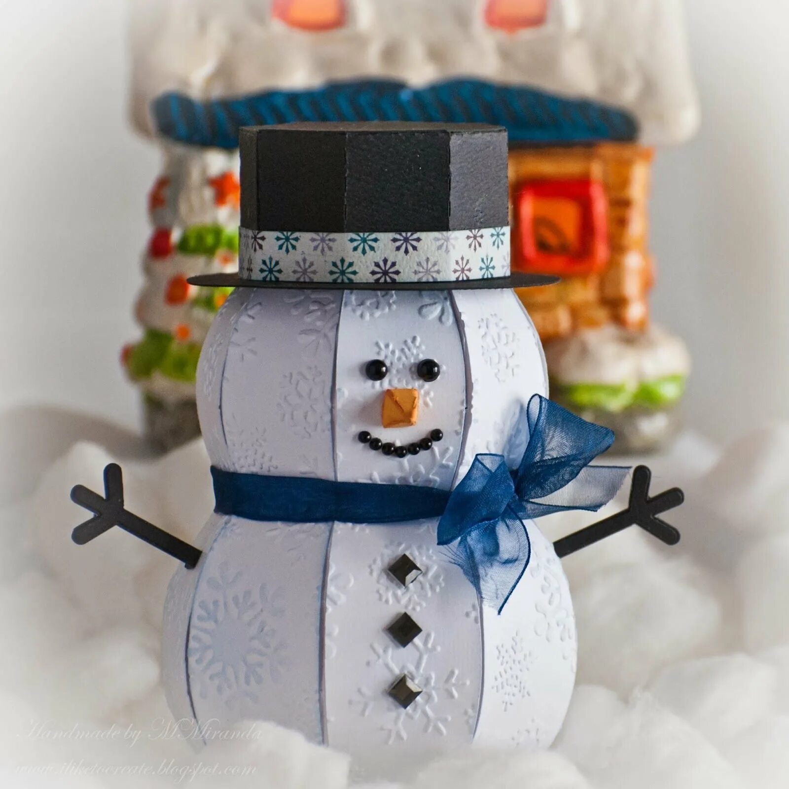 Поделка снеговик. Снеговик из картона объемный. Снеговичок из бумаги объемный. Снеговик из бумажных полосок. Снеговик бумагопластика.